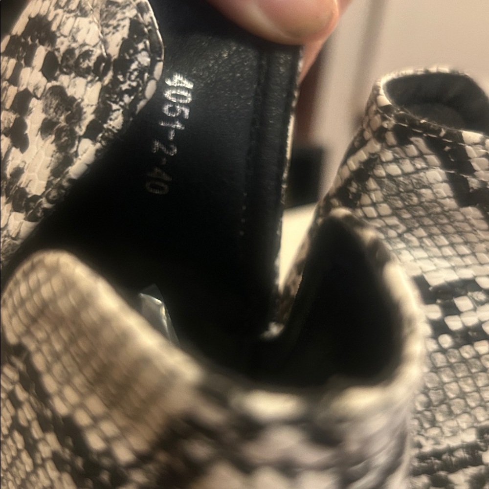 Snakeskin Booties,  brand new, women’s size 8.5, no box, nwot, perfect condition - Picture 11 of 11